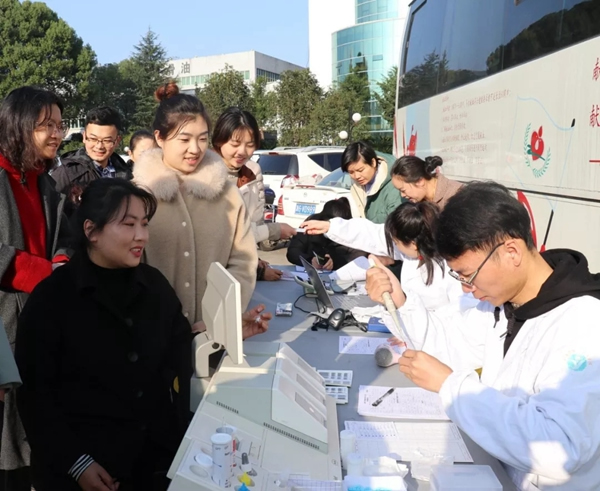 王力員工擼起袖子獻(xiàn)愛心 一點(diǎn)一滴情匯聚