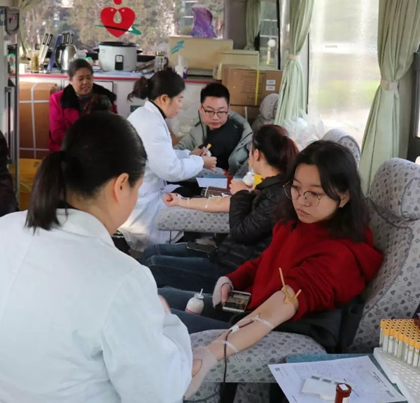 王力員工擼起袖子獻(xiàn)愛心 一點(diǎn)一滴情匯聚