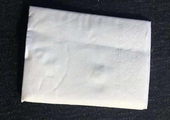 家里裝了指紋鎖，但是手容易出汗，打不上指紋怎么辦？