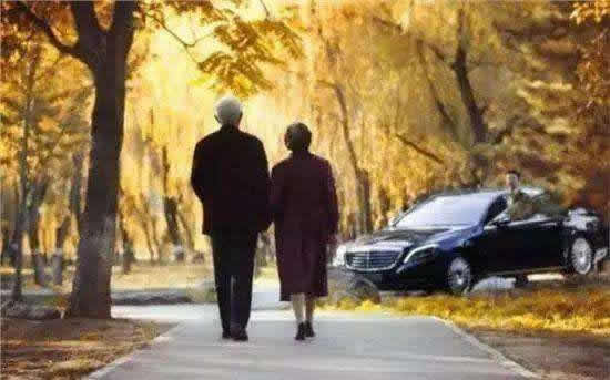 為什么要給父母買一把指紋鎖？這兩個忘帶鑰匙的新聞就是答案