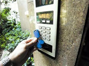 南京物聯:單元門口也會設置單元門禁,驗證身份