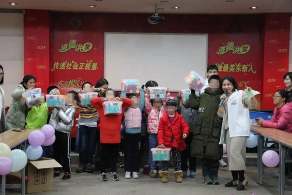 德施曼小嘀云智能鎖“曼步星空”歌舞會(huì)開(kāi)啟2019溫暖新春