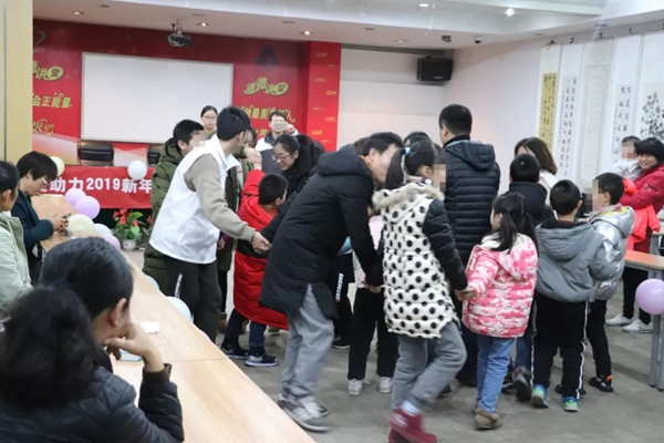 德施曼小嘀云智能鎖“曼步星空”歌舞會(huì)開(kāi)啟2019溫暖新春