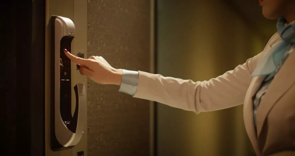 紐威爾智能鎖專注美學與科技的融合，為客戶提供優質產品