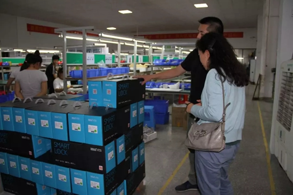 智家人智能鎖迎來五金聯(lián)盟秘書處訪察小組