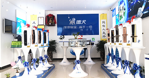 德犬體驗店成功案例：年輕人創業選擇比努力更重要！