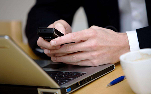 手機(jī)門鎖關(guān)鍵時(shí)刻保平安 德犬帶給你向往的安全生活！