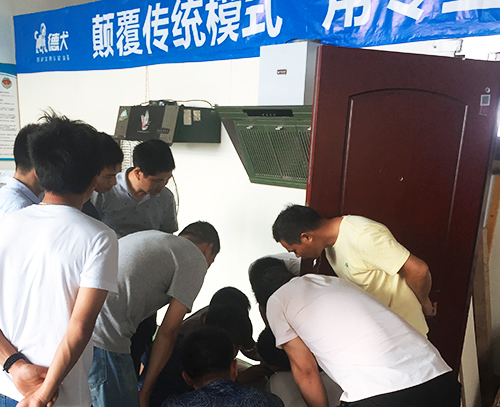 德犬商學(xué)院開設(shè)加盟課程，專注智能門鎖開店及安裝服務(wù)培訓(xùn)