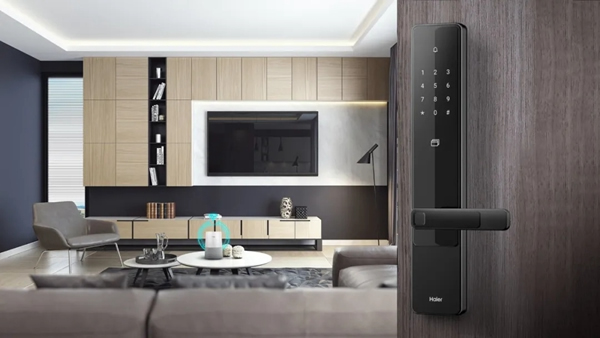獨居生活，您需要一把海爾E18智能門鎖