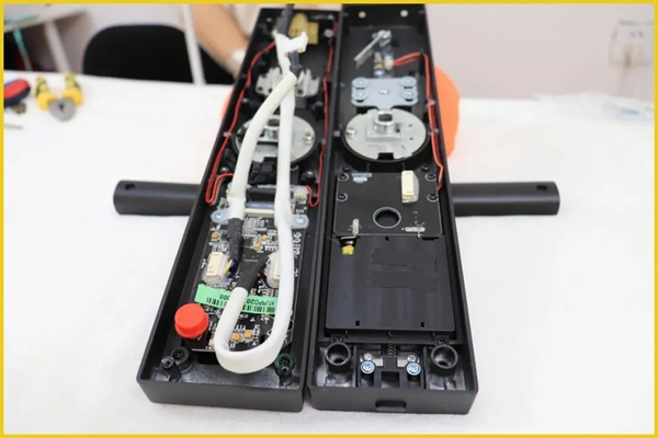 顏值超群，內(nèi)在有料！行業(yè)權(quán)威媒體拆機(jī)測(cè)評(píng)KUB-KX9智能鎖!