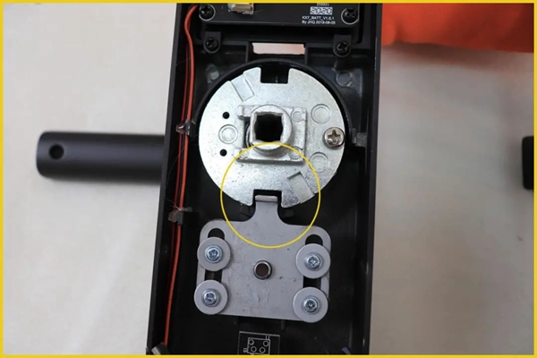 顏值超群，內(nèi)在有料！行業(yè)權(quán)威媒體拆機(jī)測(cè)評(píng)KUB-KX9智能鎖!