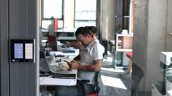 河?xùn)|智能家居告訴你！別人家的辦公室到底是怎樣的