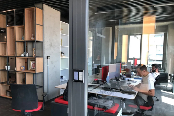 河?xùn)|智能家居告訴你！別人家的辦公室到底是怎樣的