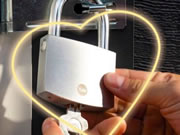 耶魯智能鎖和你攜手，以科技為父母筑起愛的防護網