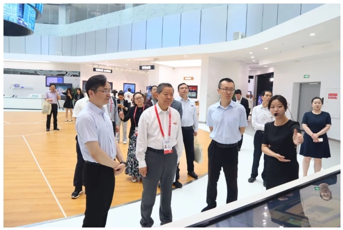 中國工程院院士袁亮一行蒞臨星網(wǎng)銳捷調(diào)研指導(dǎo)