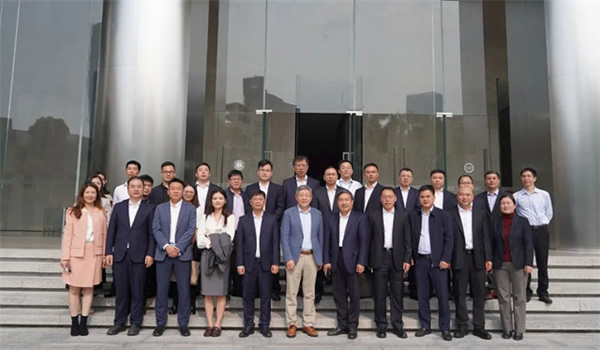 “很智能!” 中建四局黨委書記、董事長易文權(quán)一行調(diào)研達(dá)實智能 “很智能!” 中建四局黨委書記、董事長易文權(quán)一行調(diào)研達(dá)實智能