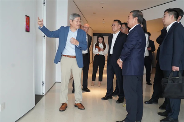 “很智能!” 中建四局黨委書記、董事長易文權(quán)一行調(diào)研達(dá)實智能 “很智能!” 中建四局黨委書記、董事長易文權(quán)一行調(diào)研達(dá)實智能