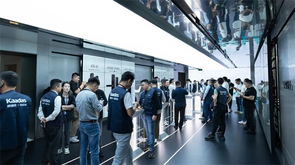 Kaadas凱迪仕智能鎖與蘇寧零售云達(dá)成2024年度戰(zhàn)略合作,持續(xù)攜手共生向上! Kaadas凱迪仕智能鎖與蘇寧零售云達(dá)成2024年度戰(zhàn)略合作,持續(xù)攜手共生向上!