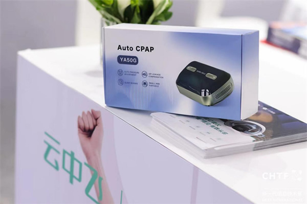 沉浸式體驗高交會IT展上的各類智能終端設備