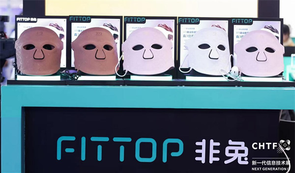 沉浸式體驗高交會IT展上的各類智能終端設備