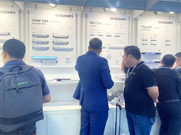 展會回顧 | 歐切斯驚艷亮相香港國際秋季燈飾展，引領智能調光新潮流