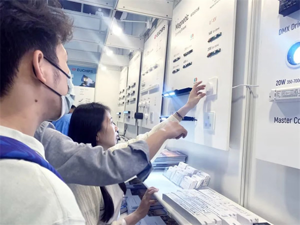 展會回顧 | 歐切斯驚艷亮相香港國際秋季燈飾展，引領智能調光新潮流