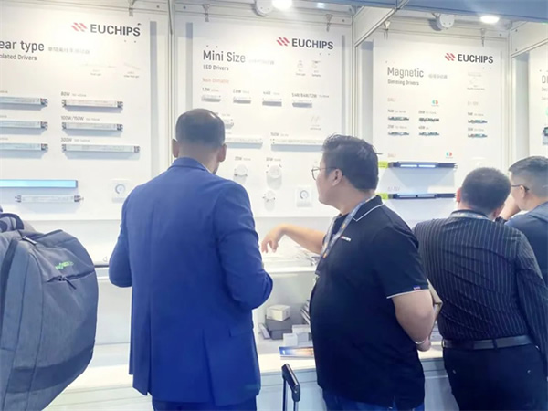 展會回顧 | 歐切斯驚艷亮相香港國際秋季燈飾展，引領智能調光新潮流