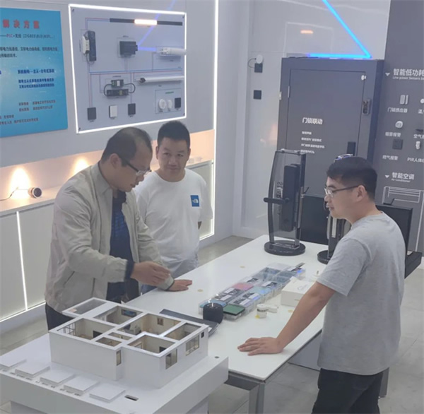 靖江星華智能與科羅歐簽約儀式