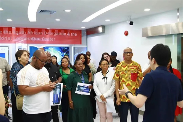 南非總統府代表團走訪萬佳安，探索“一帶一路”科技創新合作新機遇