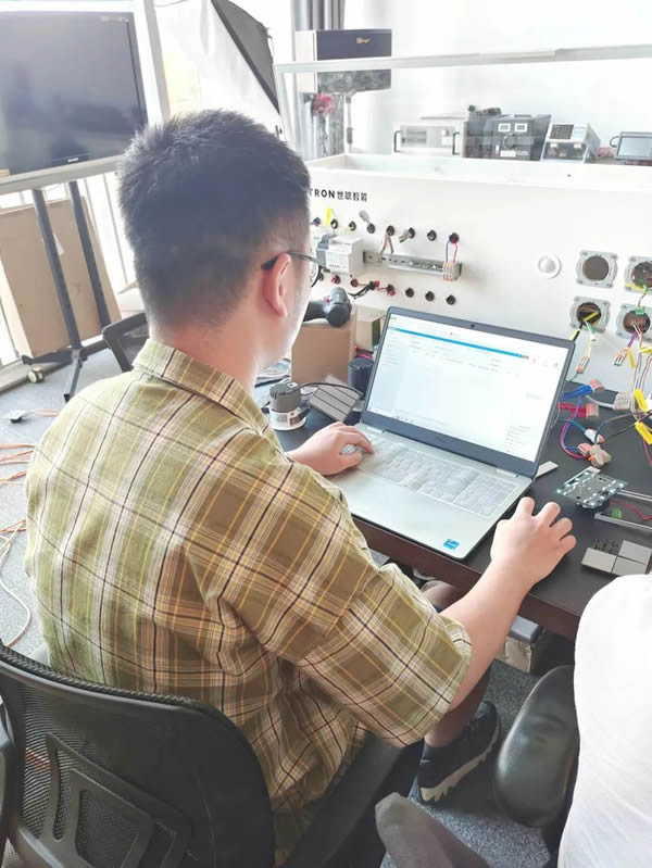 世聰智能 × 人物訪談 | 高級工程師張奇:我變強了,但我沒有變禿! 世聰智能 × 人物訪談 | 高級工程師張奇:我變強了,但我沒有變禿!