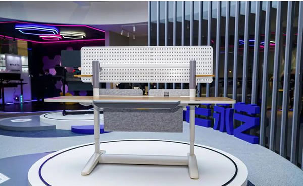 坐姿調(diào)節(jié)、無(wú)感護(hù)頸 智能家居終于向桌椅“動(dòng)手”了 坐姿調(diào)節(jié)、無(wú)感護(hù)頸 智能家居終于向桌椅“動(dòng)手”了