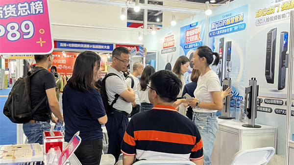 萬佳安小值首秀驚爆第七屆私域團(tuán)長大會(huì),與TOP團(tuán)長一同搶占市場新增量 萬佳安小值首秀驚爆第七屆私域團(tuán)長大會(huì),與TOP團(tuán)長一同搶占市場新增量