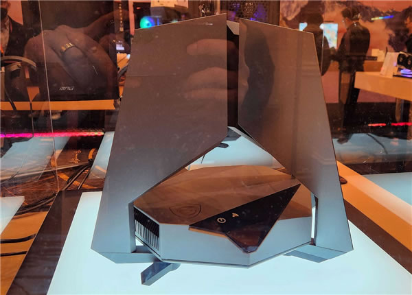 微星CES展示頂級路由器：規格頂級 天線自動跟隨投喂！