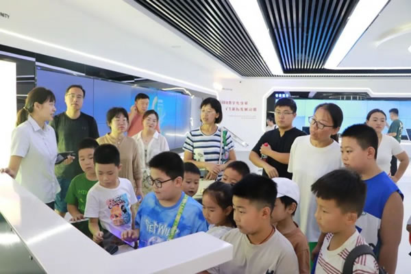 科普研學,走進文達通智能家居的數字城市展館_4