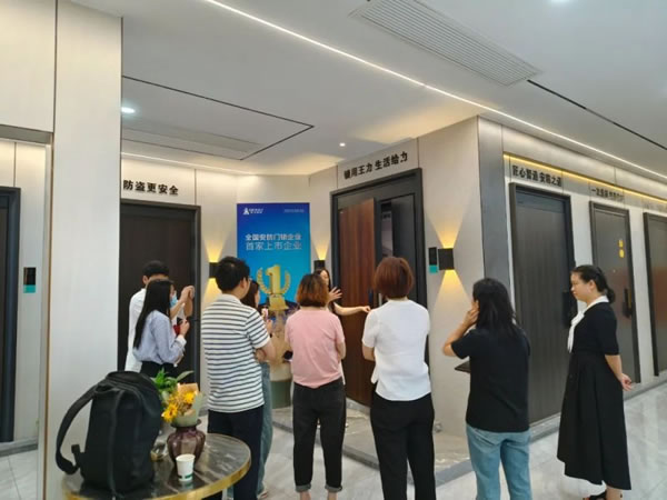 王力智能鎖營(yíng)銷團(tuán)隊(duì)前往湖南開展走訪交流活動(dòng)_2