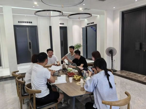 王力智能鎖營(yíng)銷團(tuán)隊(duì)前往湖南開展走訪交流活動(dòng)_4