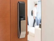 電子鎖沒有密碼怎么開門| 解鎖電子鎖難題:小米電子鎖電池更換與Yale電子鎖失效處理全攻略